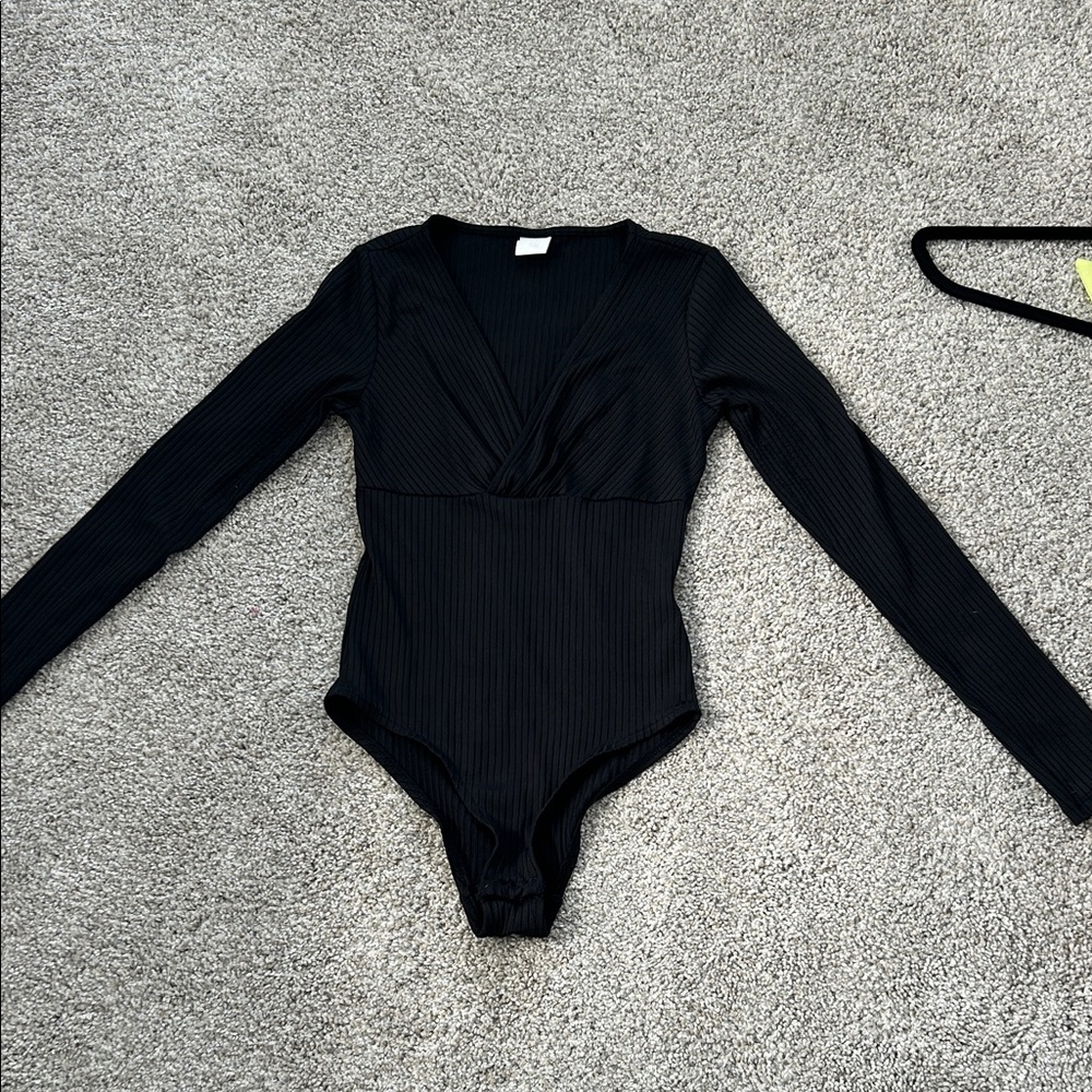 H&M Black Ribbed Long-Sleeve V-Neck Bodysuit